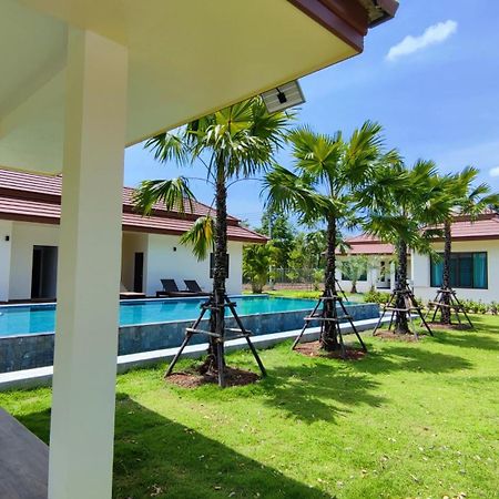 Isan Golf & Adventure Hotel Удон Тани Екстериор снимка