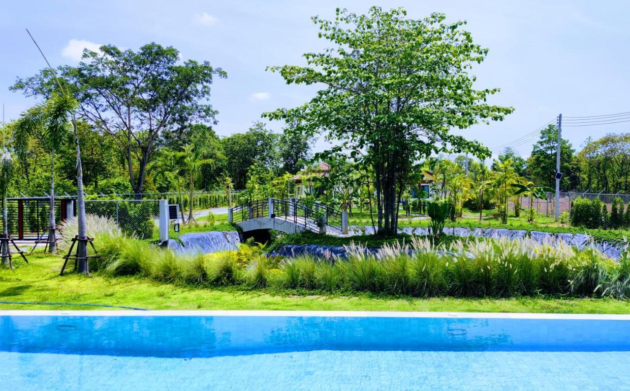 Isan Golf & Adventure Hotel Удон Тани Екстериор снимка