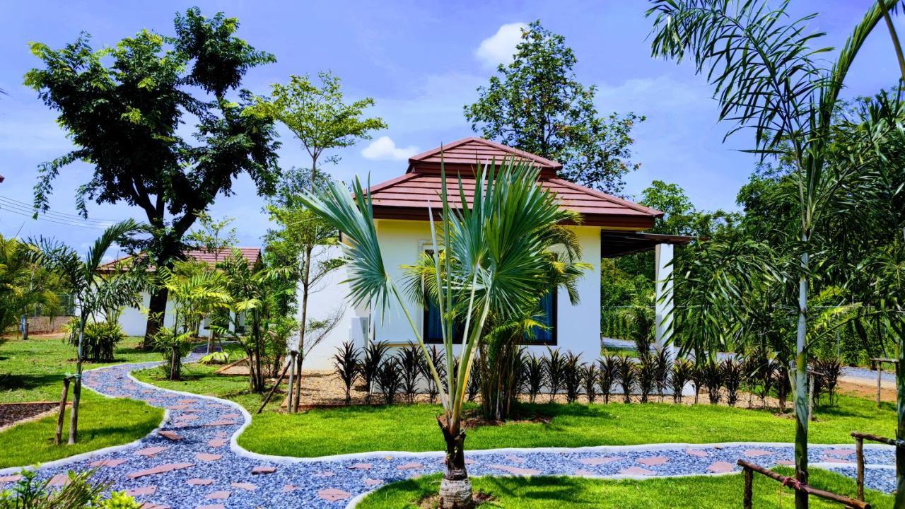 Isan Golf & Adventure Hotel Удон Тани Екстериор снимка