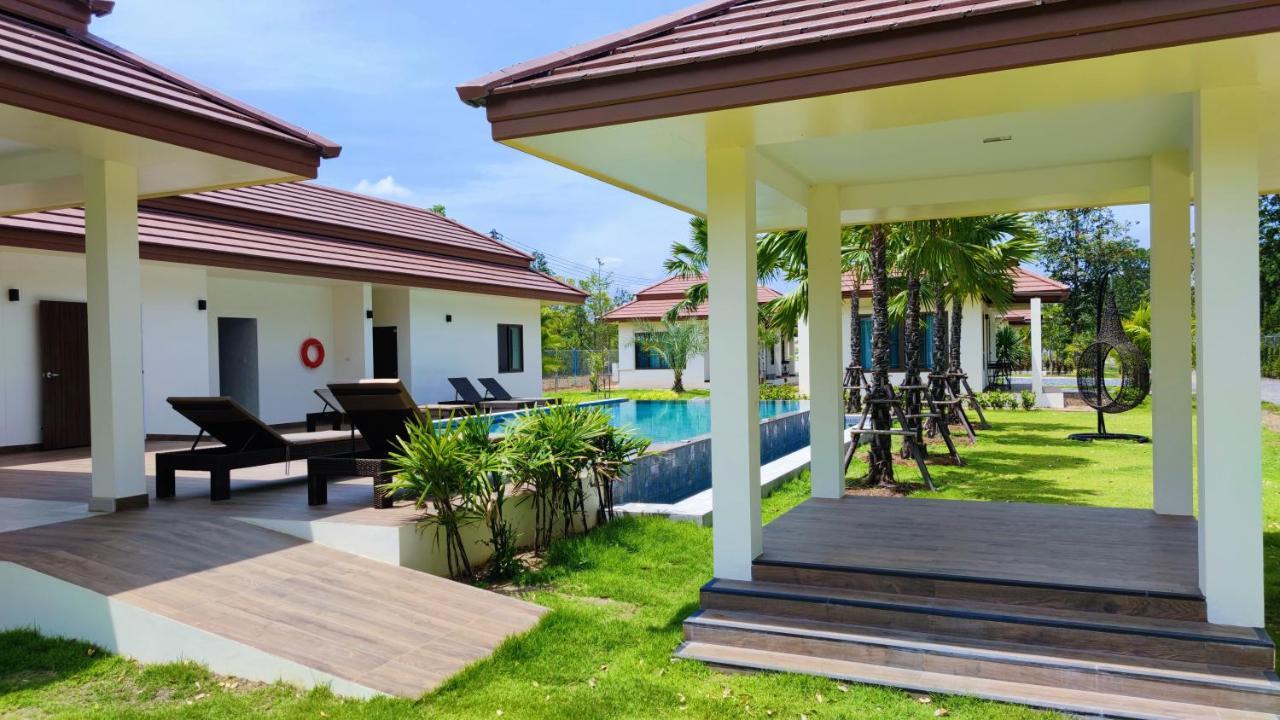 Isan Golf & Adventure Hotel Удон Тани Екстериор снимка