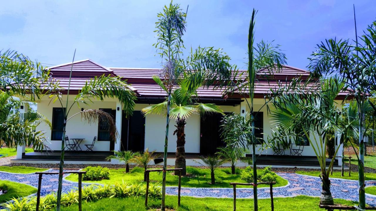Isan Golf & Adventure Hotel Удон Тани Екстериор снимка