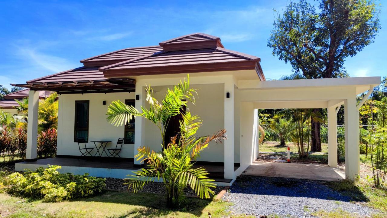 Isan Golf & Adventure Hotel Удон Тани Екстериор снимка