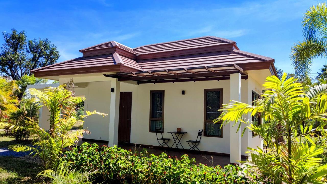 Isan Golf & Adventure Hotel Удон Тани Екстериор снимка