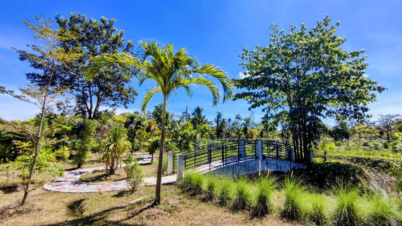 Isan Golf & Adventure Hotel Удон Тани Екстериор снимка