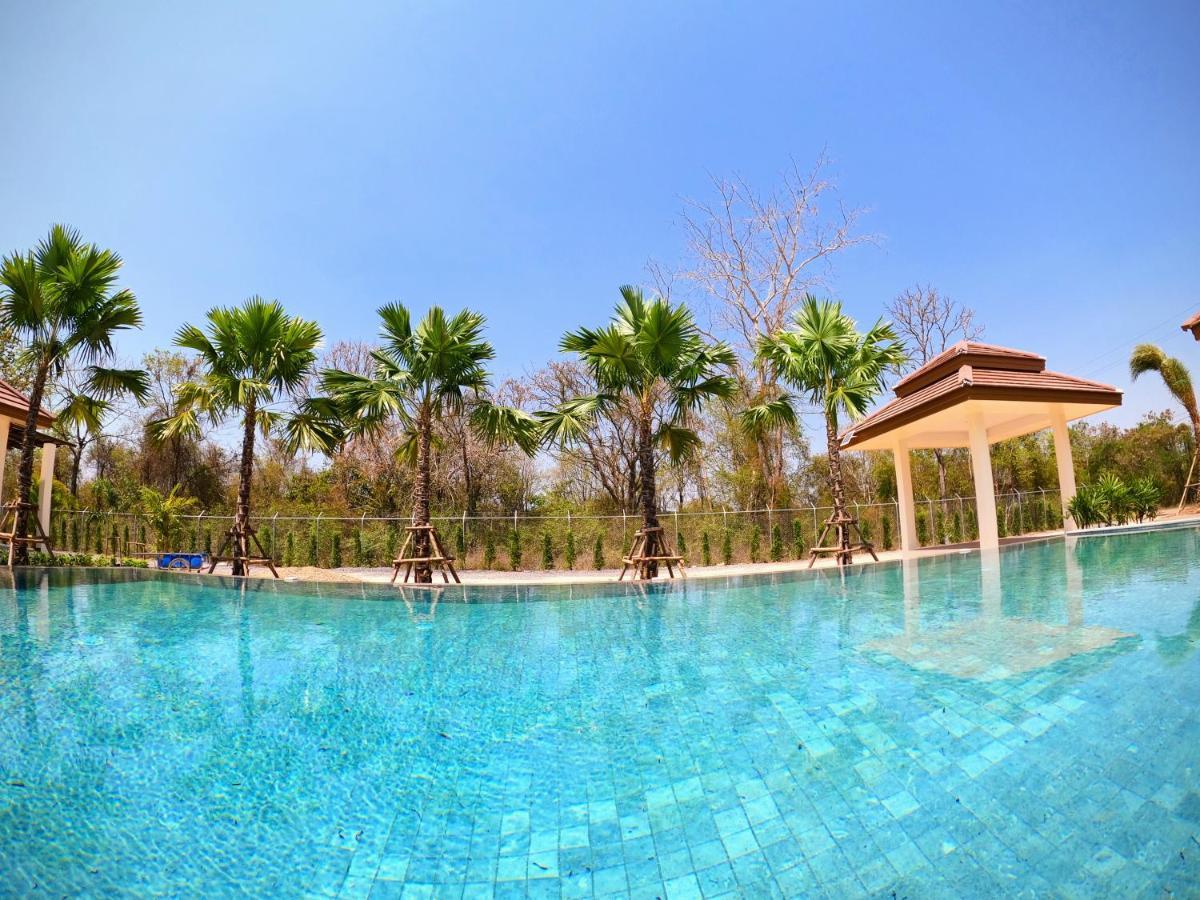 Isan Golf & Adventure Hotel Удон Тани Екстериор снимка