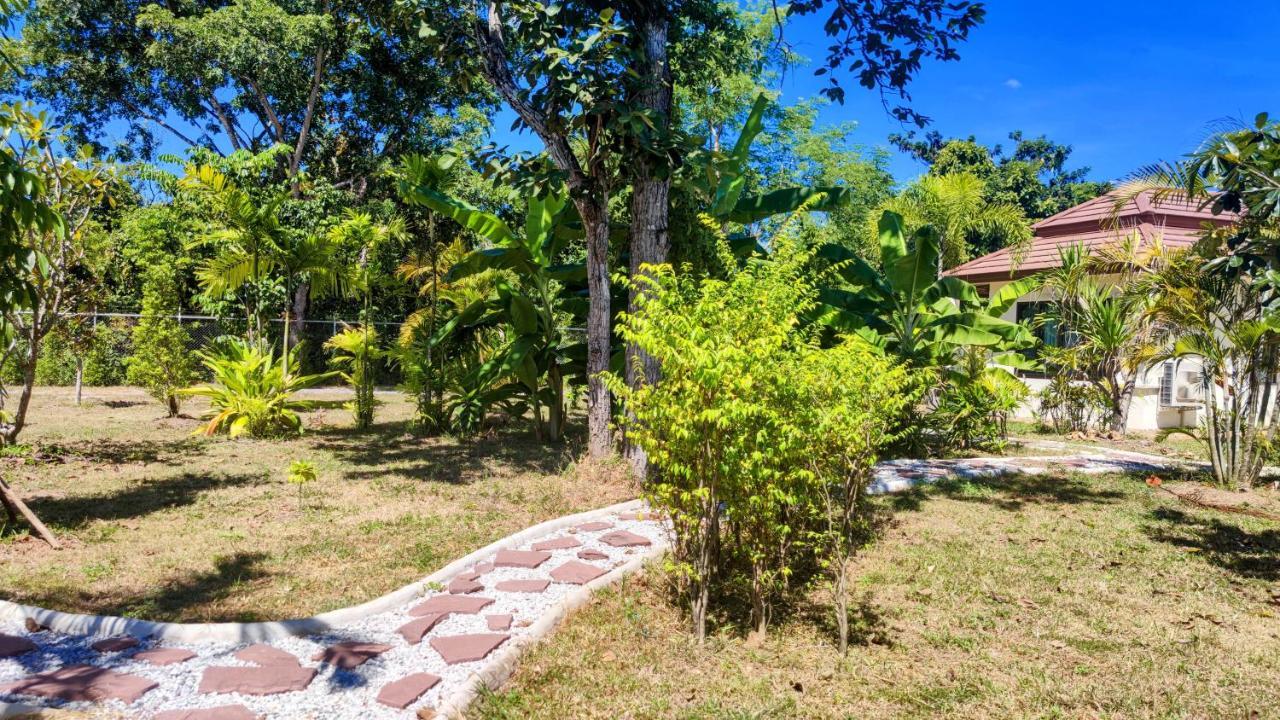 Isan Golf & Adventure Hotel Удон Тани Екстериор снимка